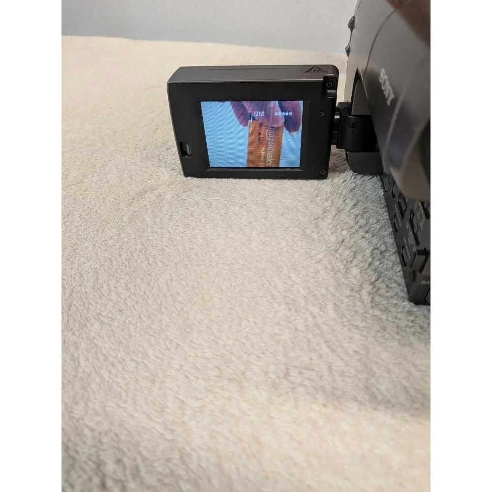 Sony Handycam CCD-TRV22 Video 8 Camcorder 26x Zoom SteadyShot w AC Adapter